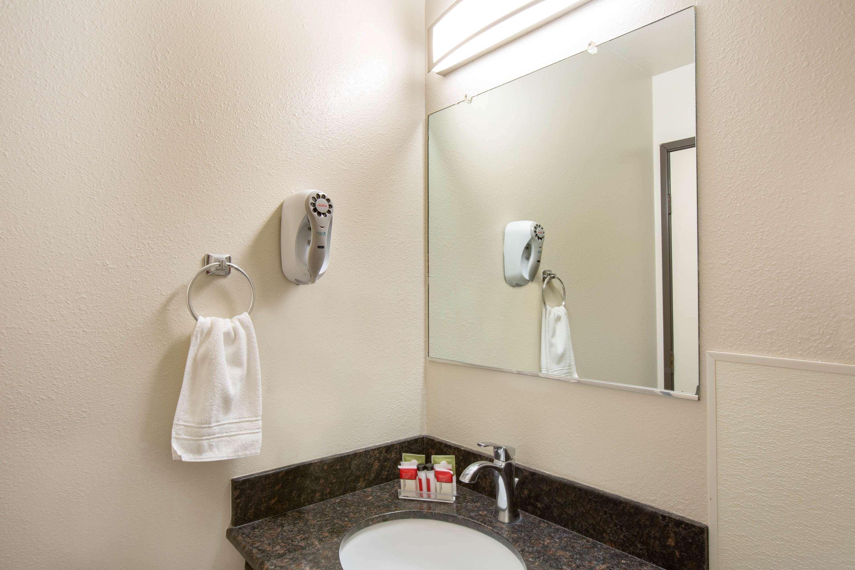 ซูเปอร์ 8 บาย วินด์แฮม สปริงฟิลด์/ยูจีน Hotel ภายนอก รูปภาพ